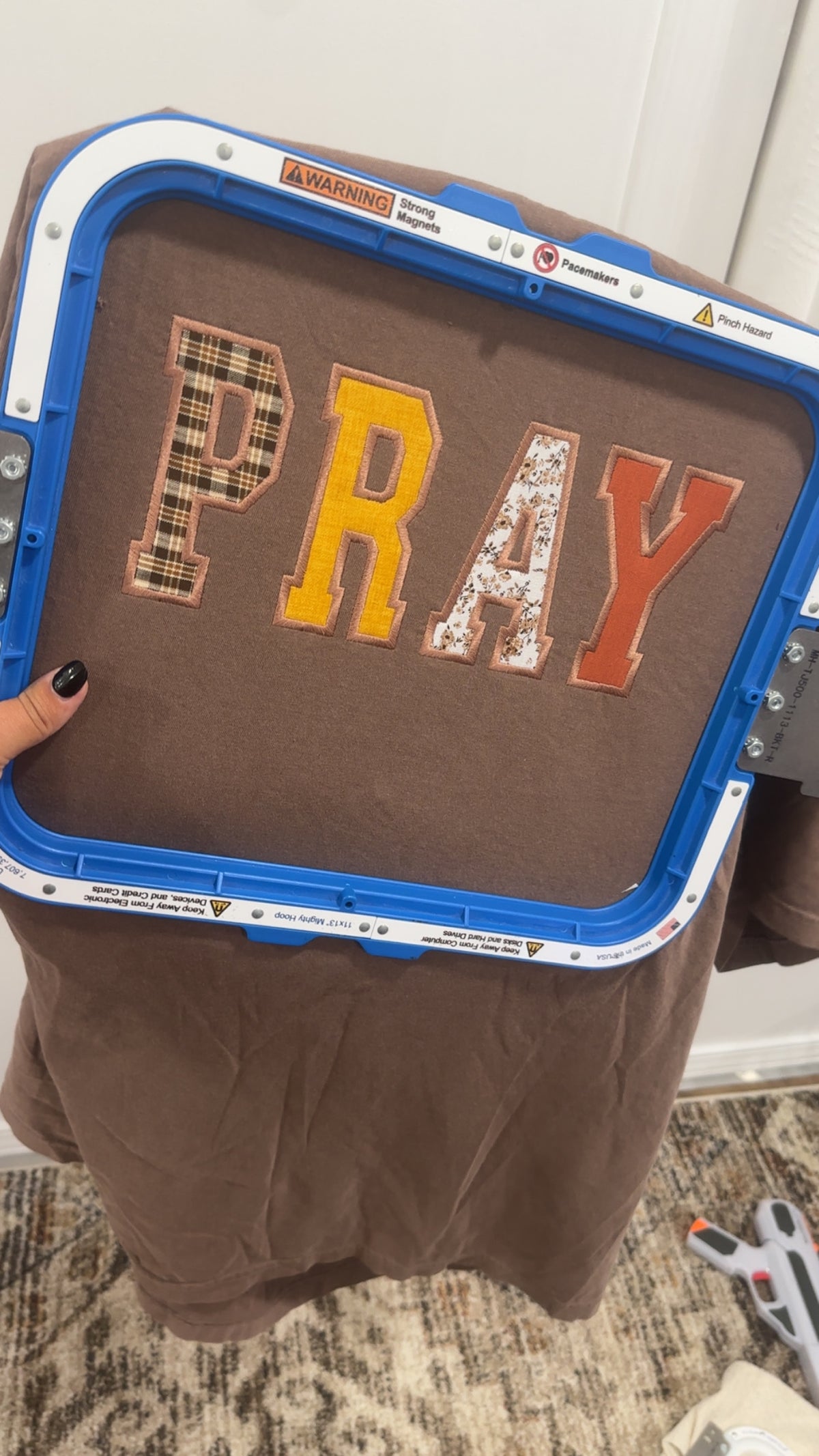 PRAY EMBROIDERED TEE