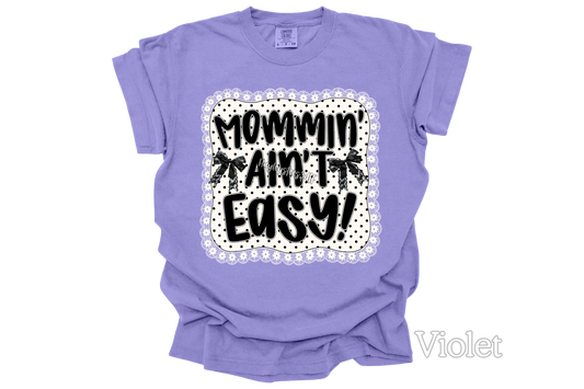 MOMMIN AINT EASY COMFORT COLORS TSHIRT